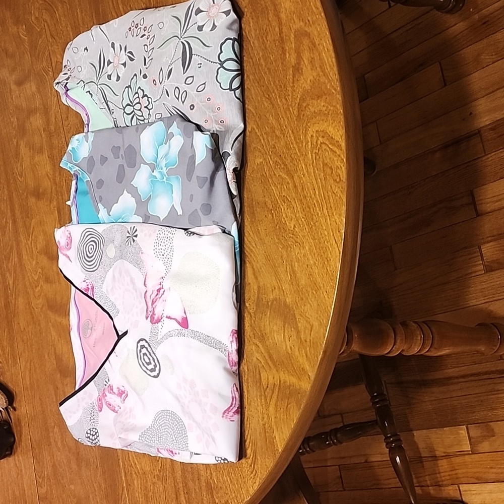 healing hands Gray Floral Print Scrub Top with Aqua Flowers - Picture 7 of 7